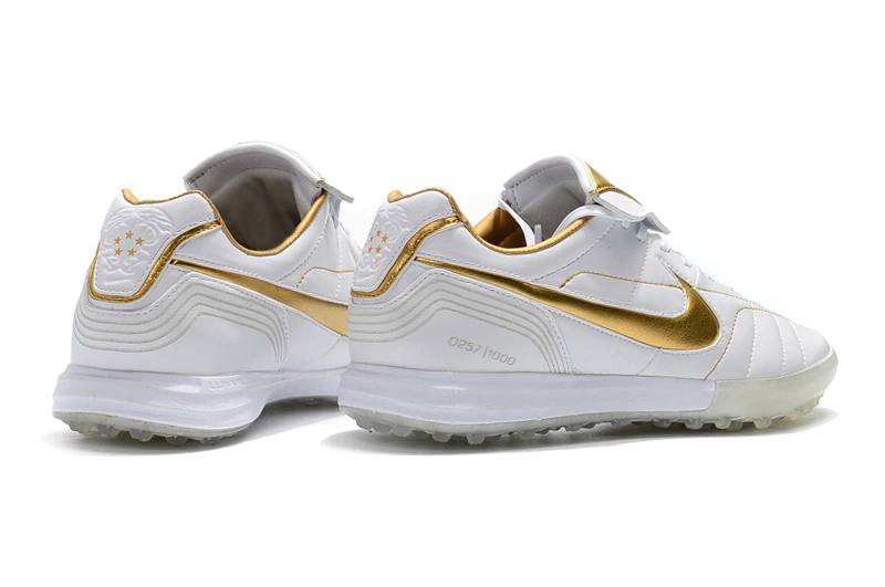 Nike Tiempo R10