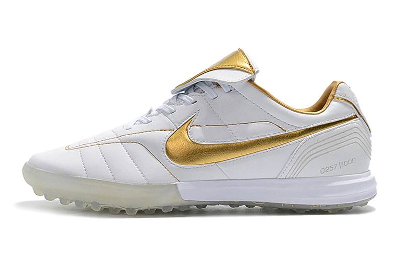 Nike Tiempo R10